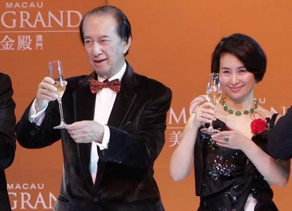 澳门6个赌牌是什么意思啊呢英文翻译